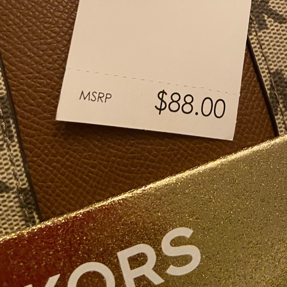 NWT! Authentic Michael Kors adjustable belt bag, crossbody. In Holiday gift box! - Picture 13 of 16